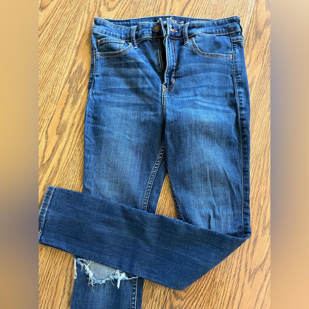 Hollister Distressed Juniors Size 3 women’s Blue Denim Jeans
